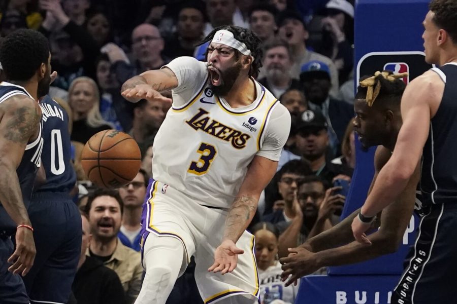 Anthony Davis shows emotion after a tough bucket